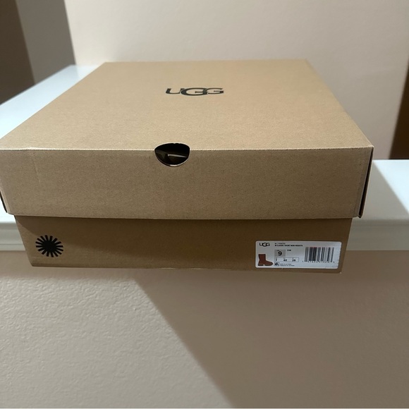 UGG® Women's Classic Short New Heights Chestnut Booties. Size 9. - Picture 2 of 10